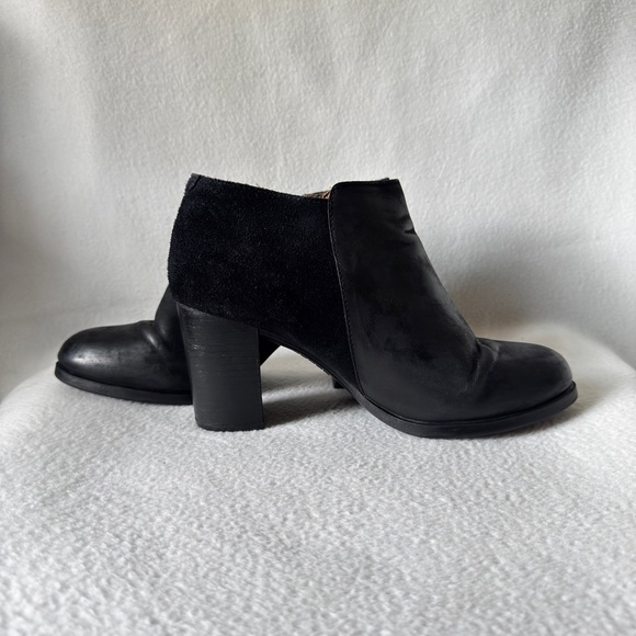 Sperry Size 9 Women's Leather Black Zippered Ankle Boots - Picture 4 of 15